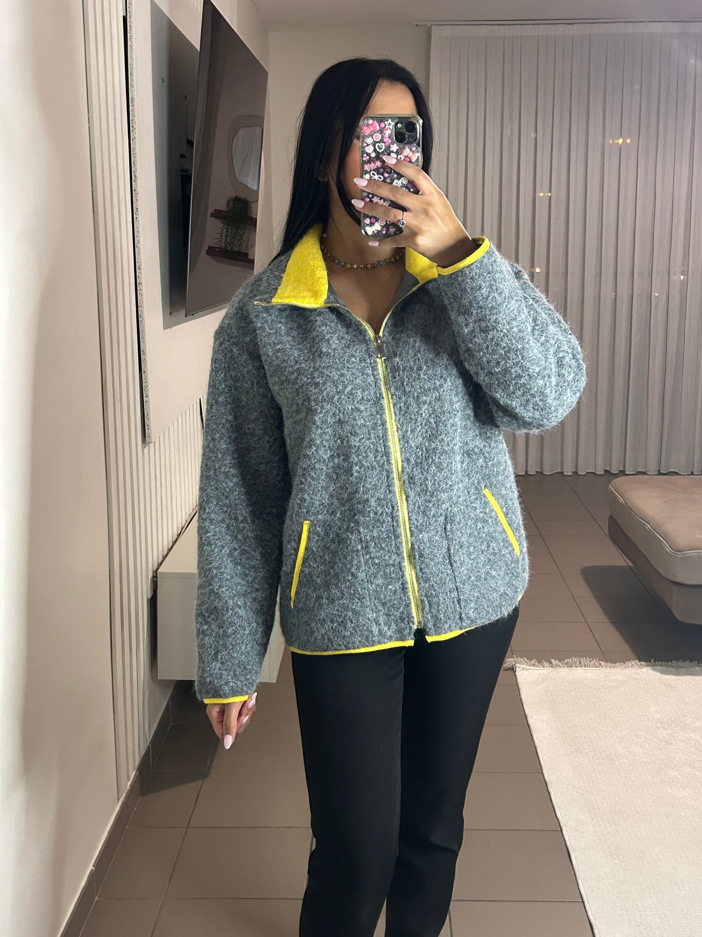 Veste en Laine Bouillie Femme Col Jaune – Élégance Discrète