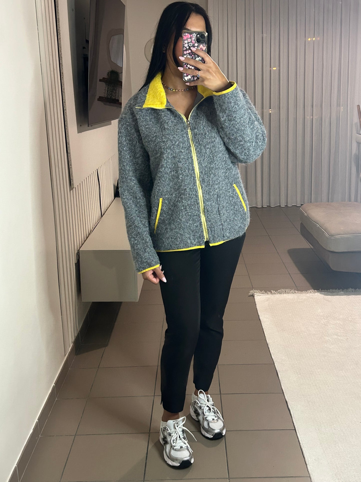 Veste en Laine Bouillie Femme Col Jaune – Élégance Discrète