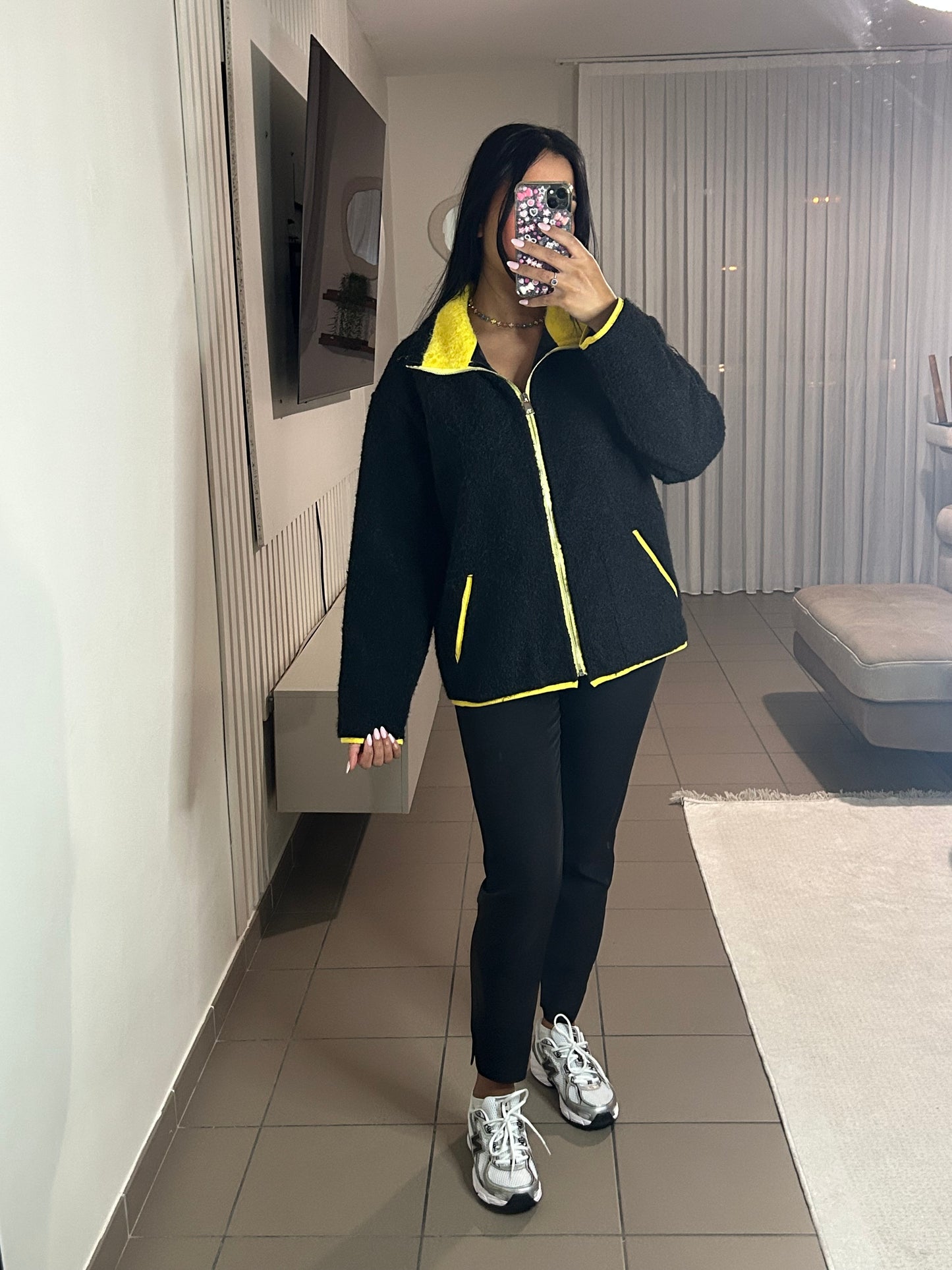 Veste en Laine Bouillie Femme Col Jaune – Élégance Discrète