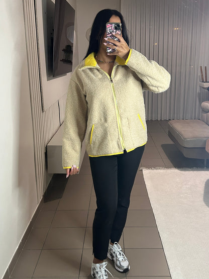 Veste en Laine Bouillie Femme Col Jaune – Élégance Discrète