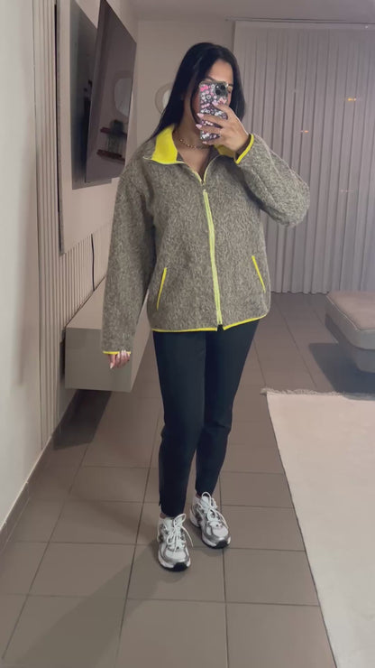 Veste en Laine Bouillie Femme Col Jaune – Élégance Discrète